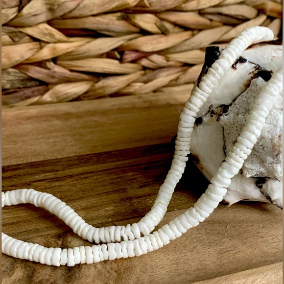 White Sands Shell Necklace - Picture 2 of 7